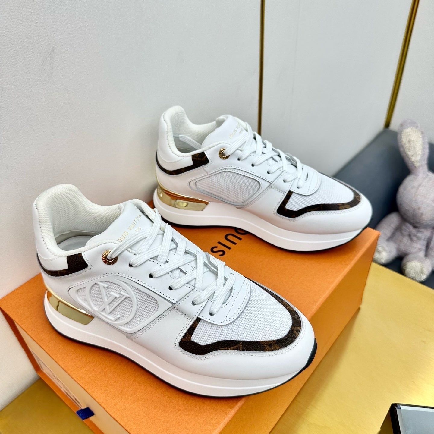 LOUIS VUITTON NEO RUN AWAY SNEAKER IN WHITE MIX CHOCOLATE BROWN CALFSKIN