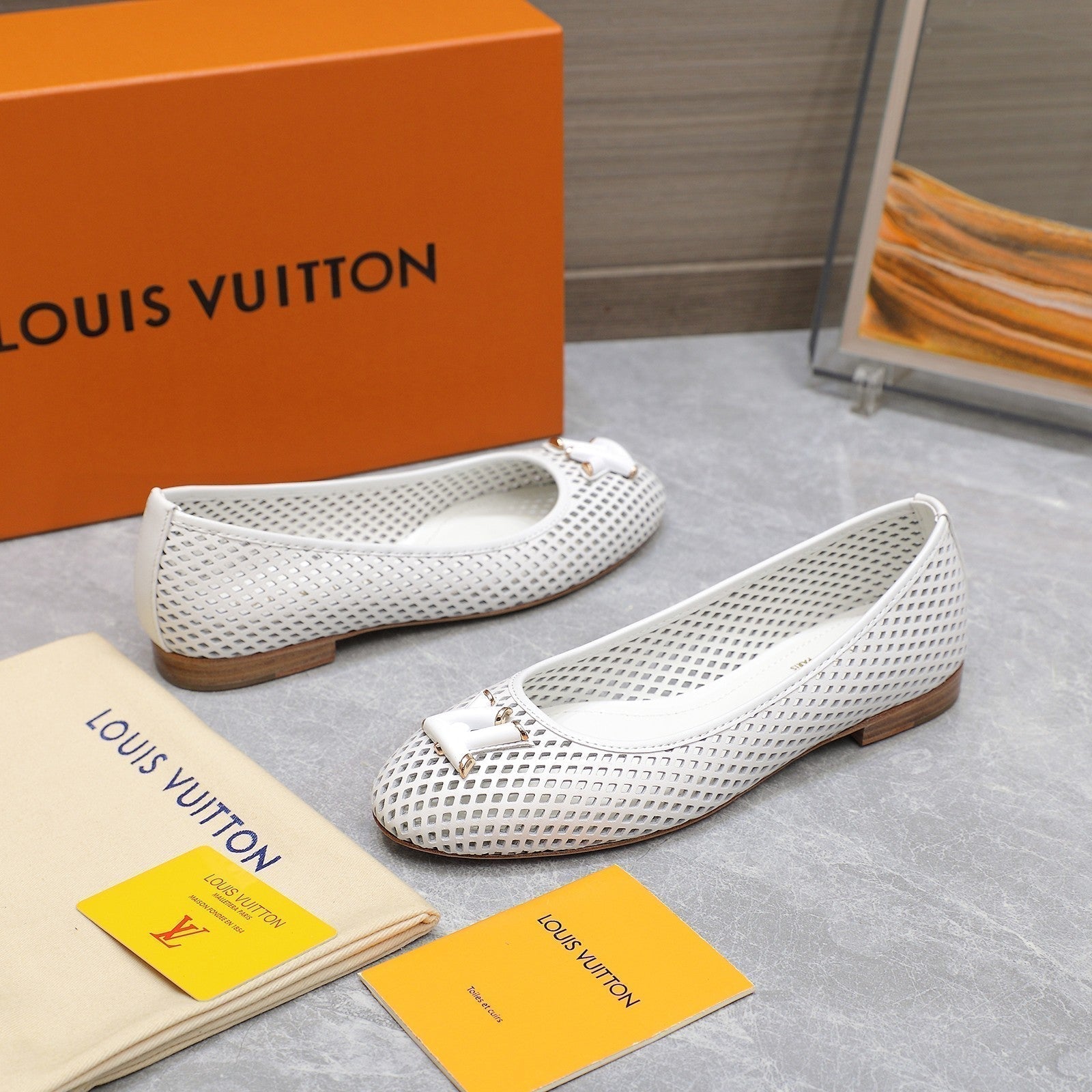 LOUIS VUITTON LV WOMEN'S BALLET FLAT IN WHITE CALFSKIN WITH PERFORATION CRAFTMANSHIP
