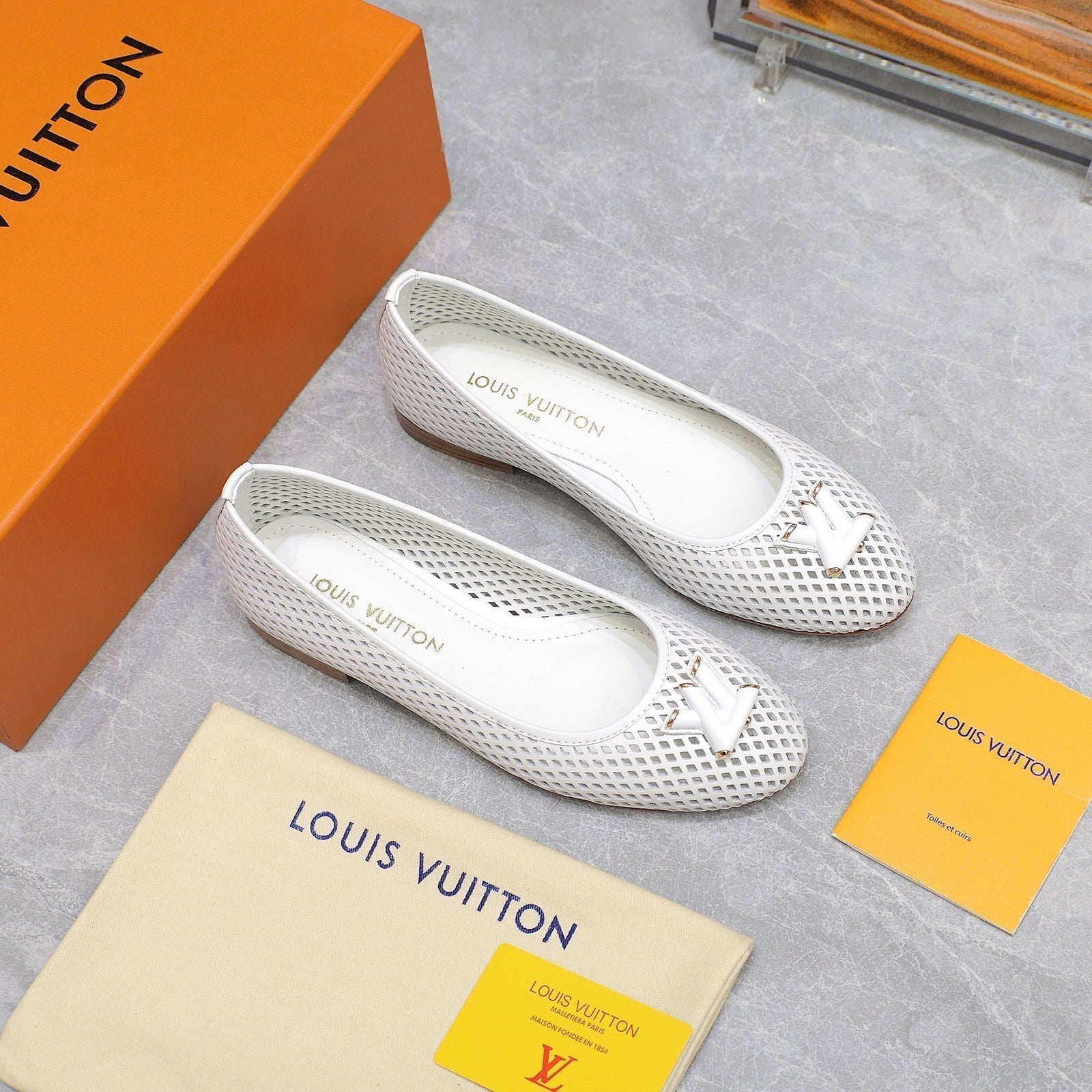 LOUIS VUITTON LV WOMEN'S BALLET FLAT IN WHITE CALFSKIN WITH PERFORATION CRAFTMANSHIP
