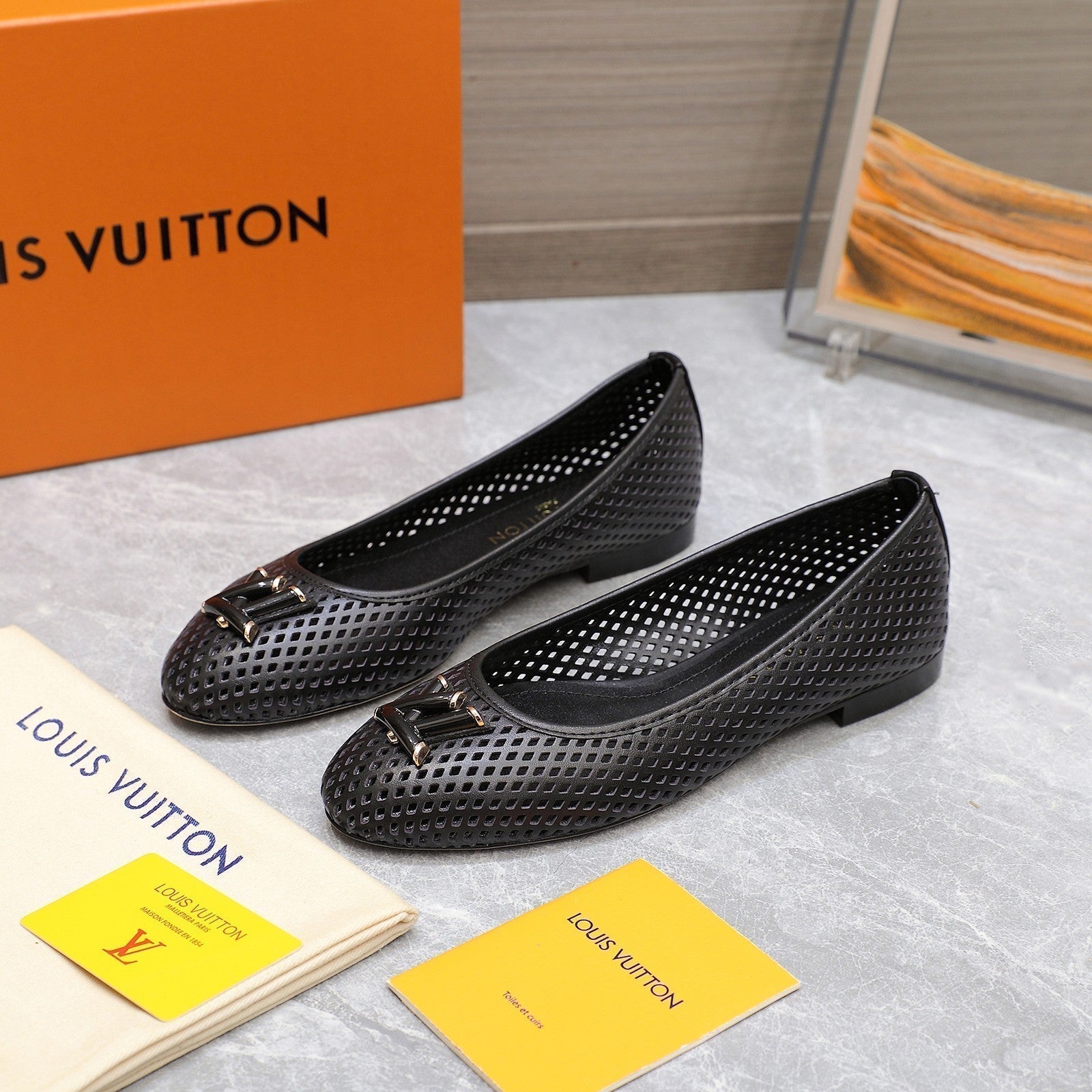 LOUIS VUITTON LV WOMEN'S BALLET FLAT IN BLACK CALFSKIN WITH PERFORATION CRAFTMANSHIP