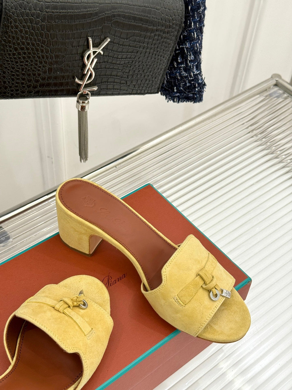 HIGH HEELS IN YELLOW SUEDE AND LAMBSKIN