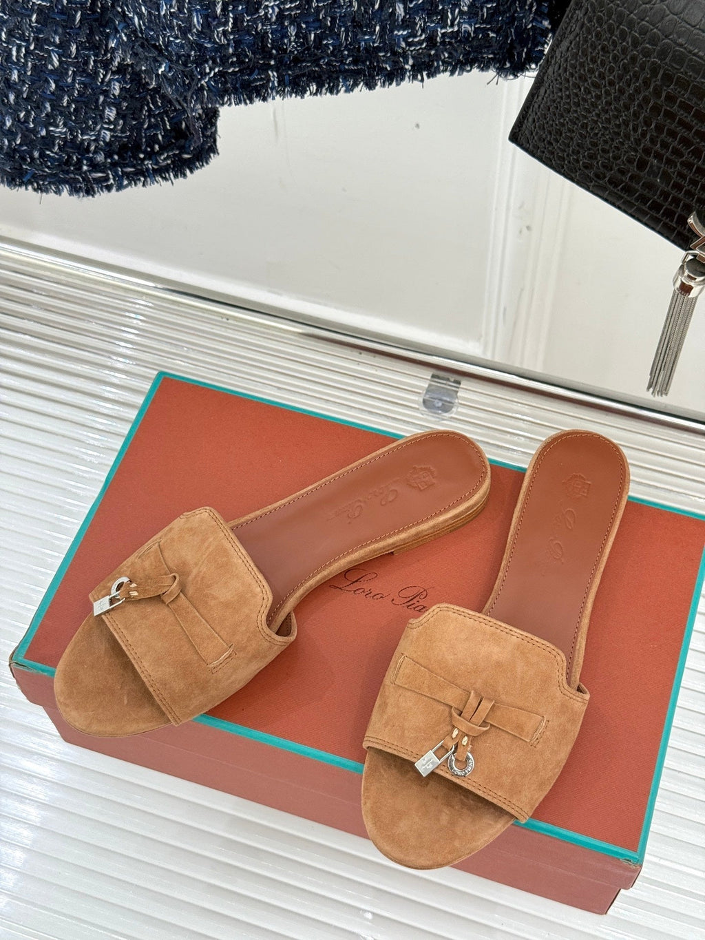 FLAT SANDALS IN BROWN SUEDE AND LAMBSKIN