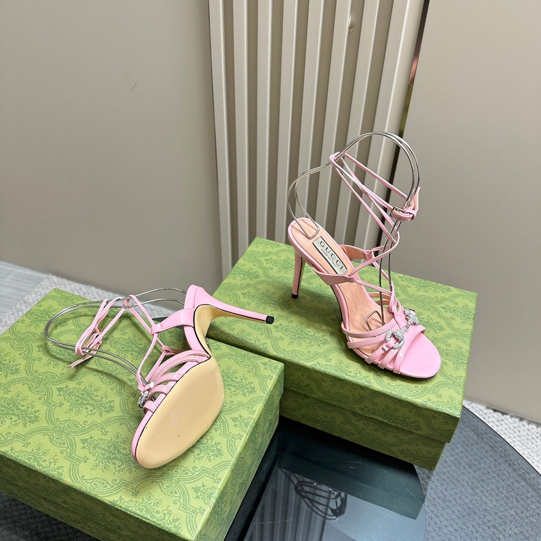 GUCCI CRYSTAL HORSEBIT STRAPPY SANDAL 10.5CM IN LIGHT PINK PATENT LEATHER