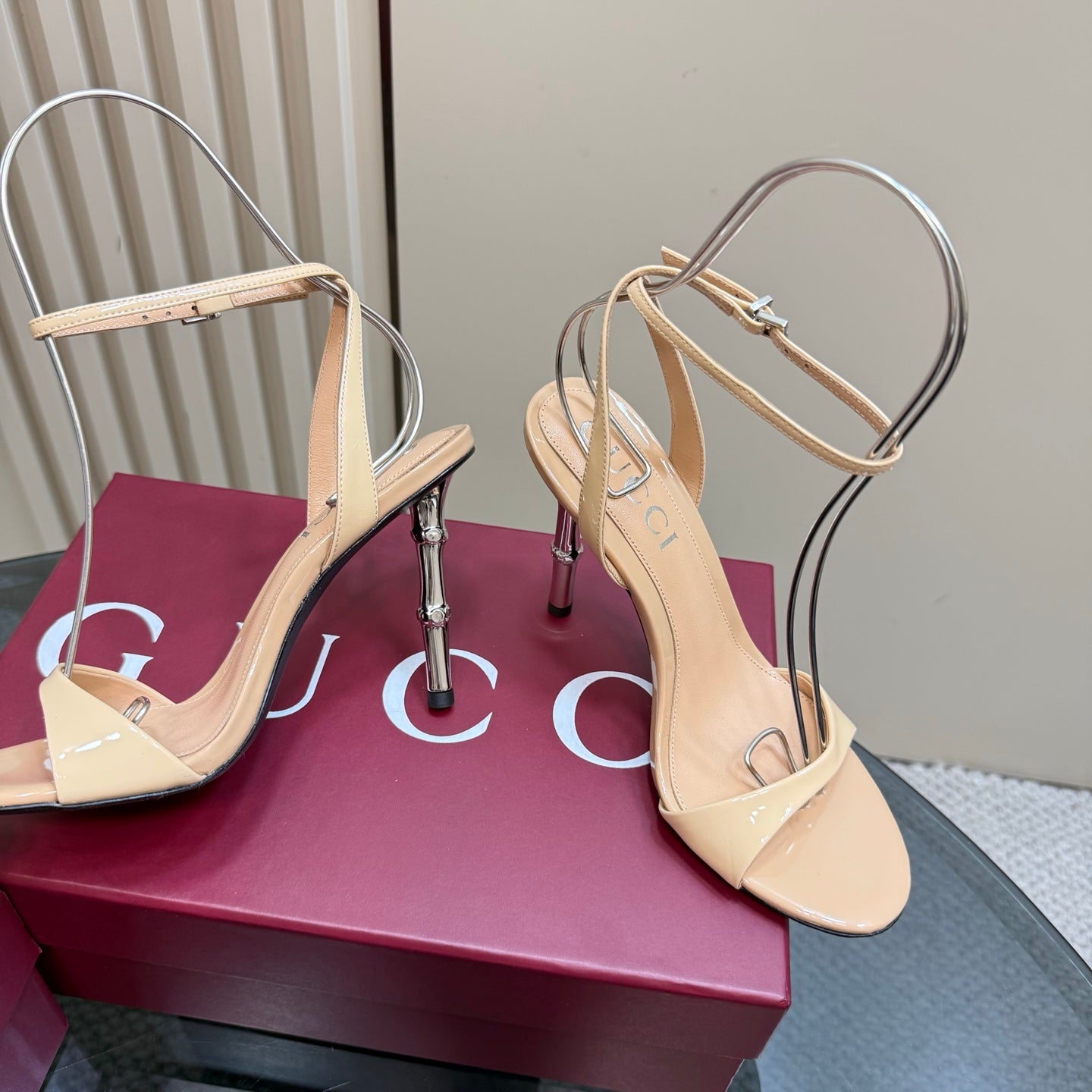 GUCCI STRAP HIGH BAMBOO-EFFECT HEEL SANDAL IN BEIGE PATENT CALFSKIN