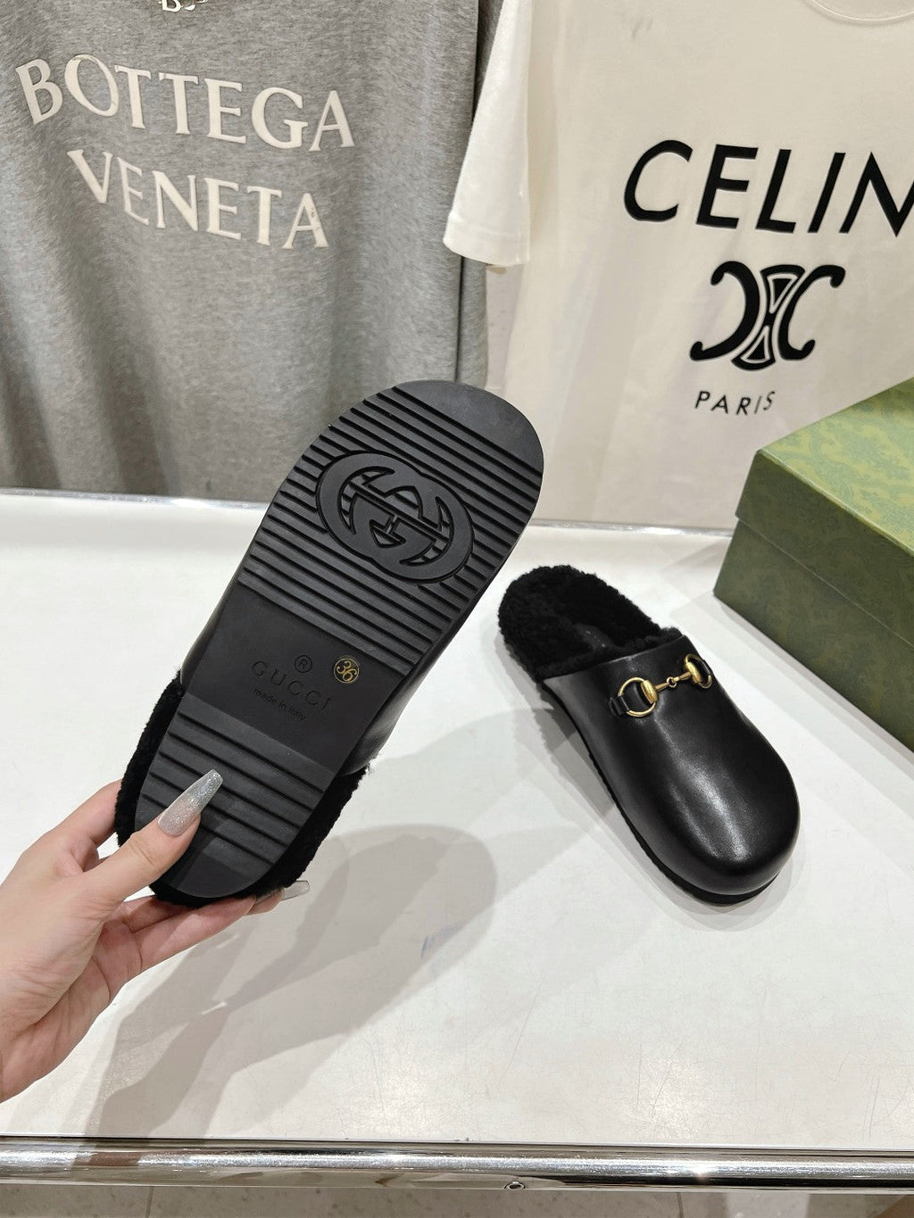 GUCCI HORSEBIT MULE IN BLACK CALFSKIN AND FLEECE LINING