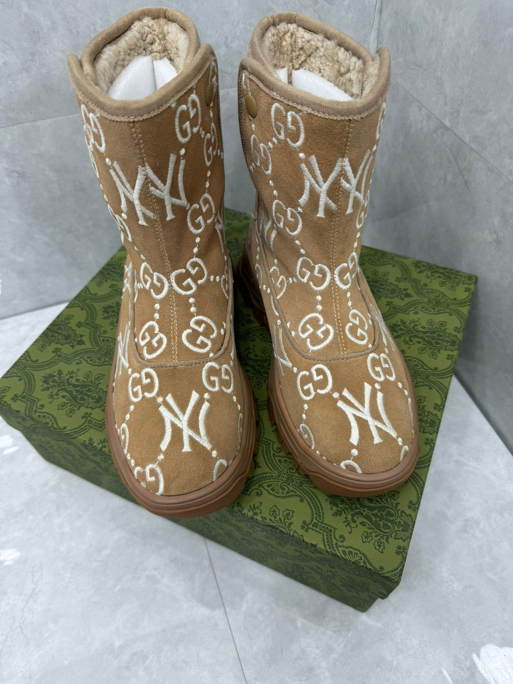 GUCCI &NY SNOW BOOTS IN WOOD BROWN SUEDE AND WOOL LINING