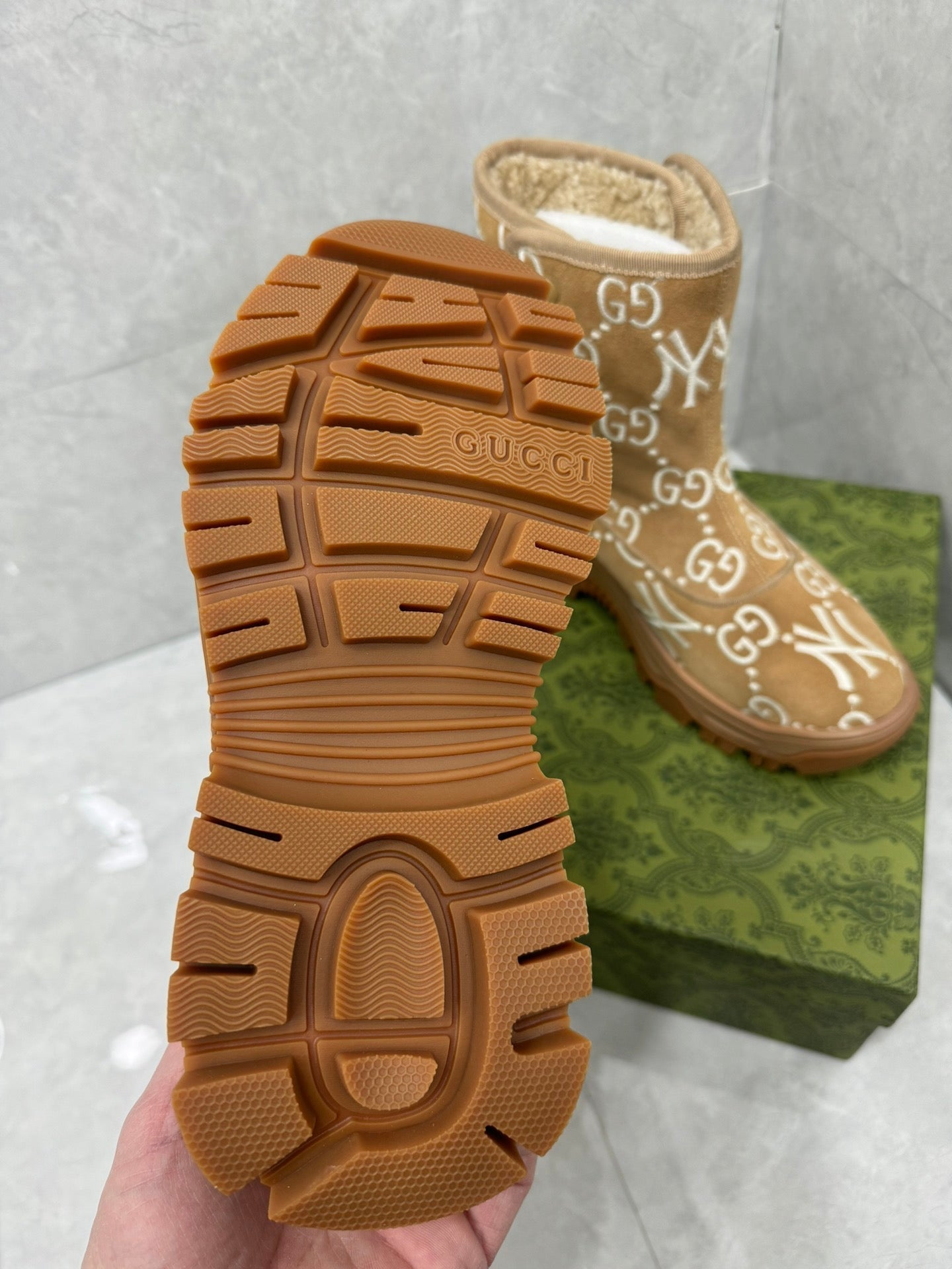 GUCCI &NY SNOW BOOTS IN WOOD BROWN SUEDE AND WOOL LINING
