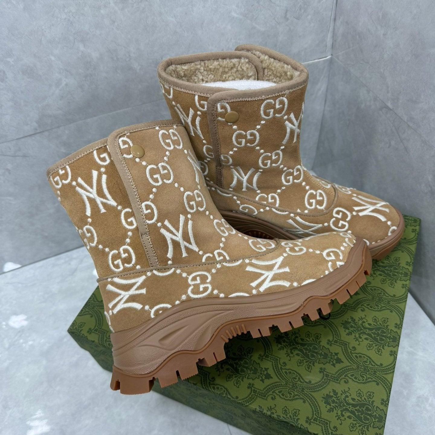 GUCCI &NY SNOW BOOTS IN WOOD BROWN SUEDE AND WOOL LINING