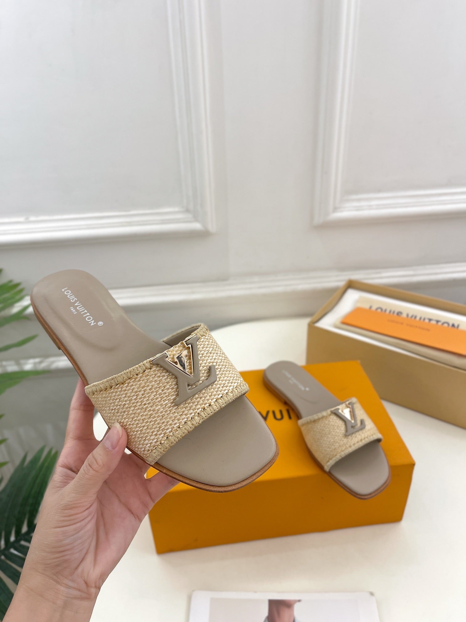 LOUIS VUITTON LV WOMEN CAPRI FLAT MULES IN TAN BROWN LEATHER AND RAFFIA
