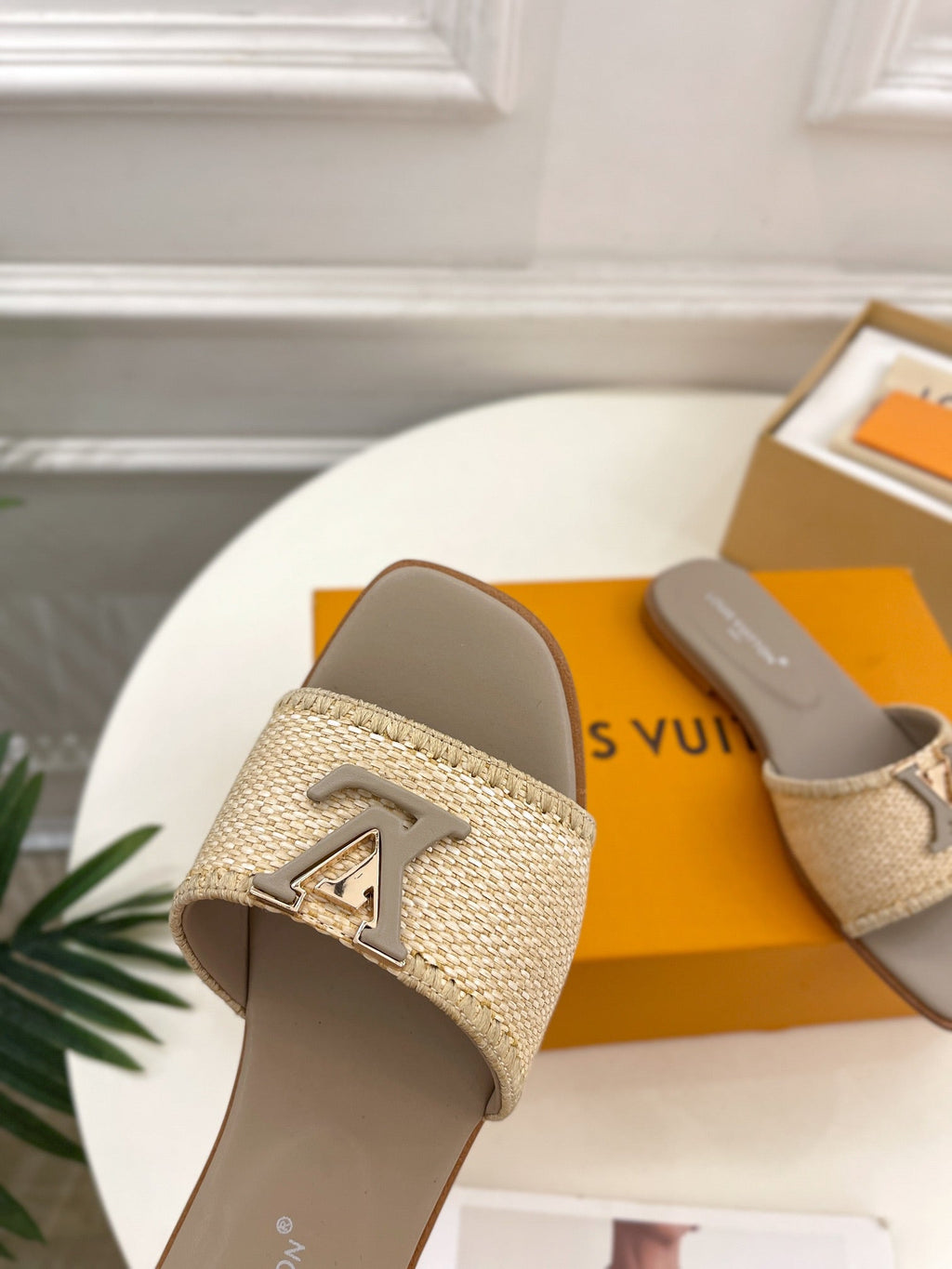 LOUIS VUITTON LV WOMEN CAPRI FLAT MULES IN TAN BROWN LEATHER AND RAFFIA