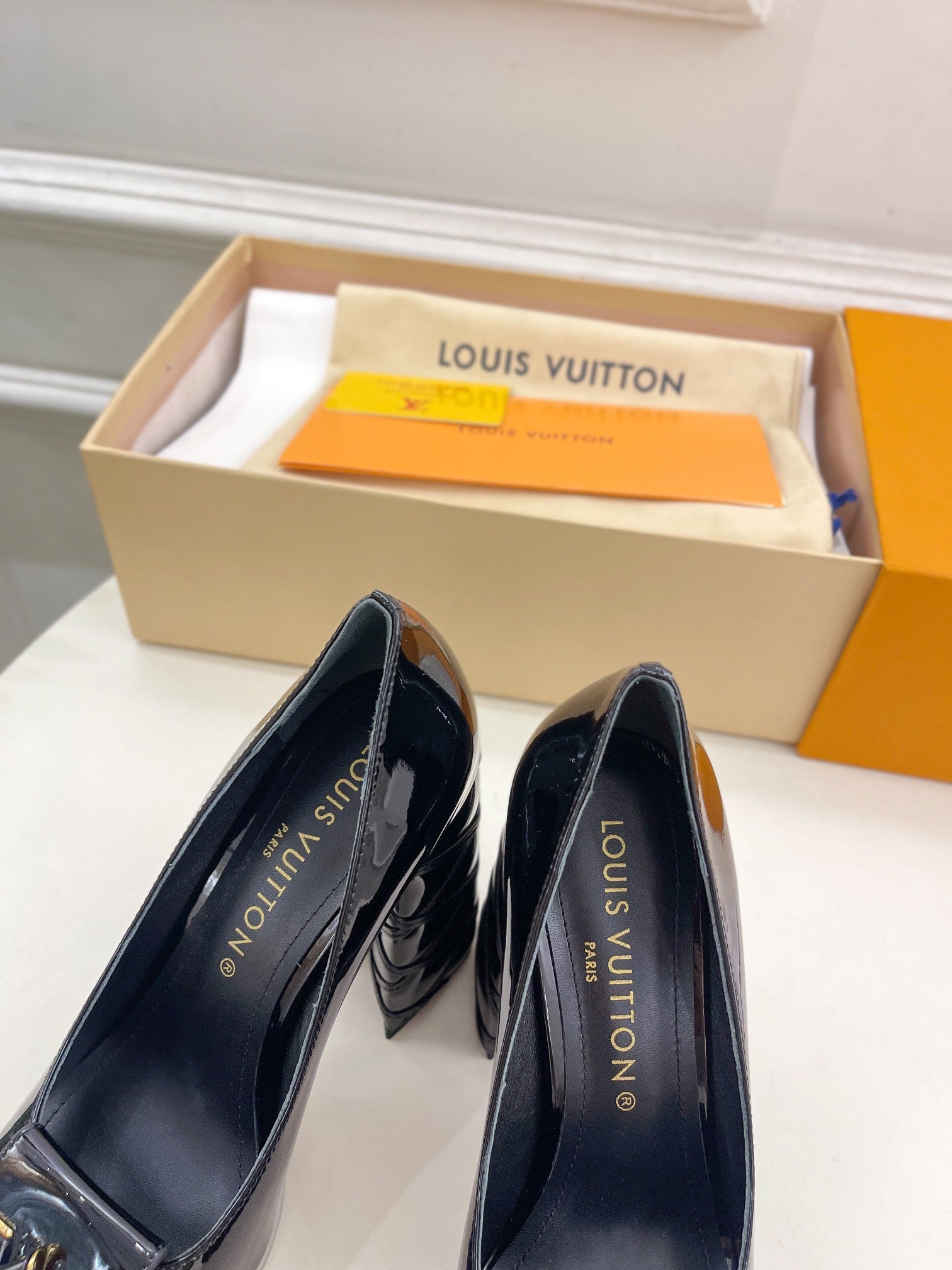 LOUIS VUITTON SHAKE MARY JANE HIGH HEEL 12 CM IN BLACK PATENT CALFSKIN
