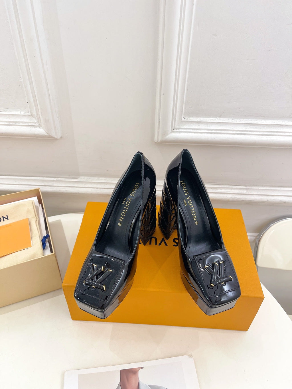 LOUIS VUITTON SHAKE MARY JANE HIGH HEEL 12 CM IN BLACK PATENT CALFSKIN
