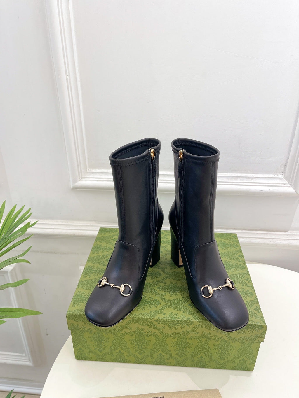 GUCCI HORSEBIT ANKLE BOOTS 9.5CM IN BLACK SHEEPSKIN