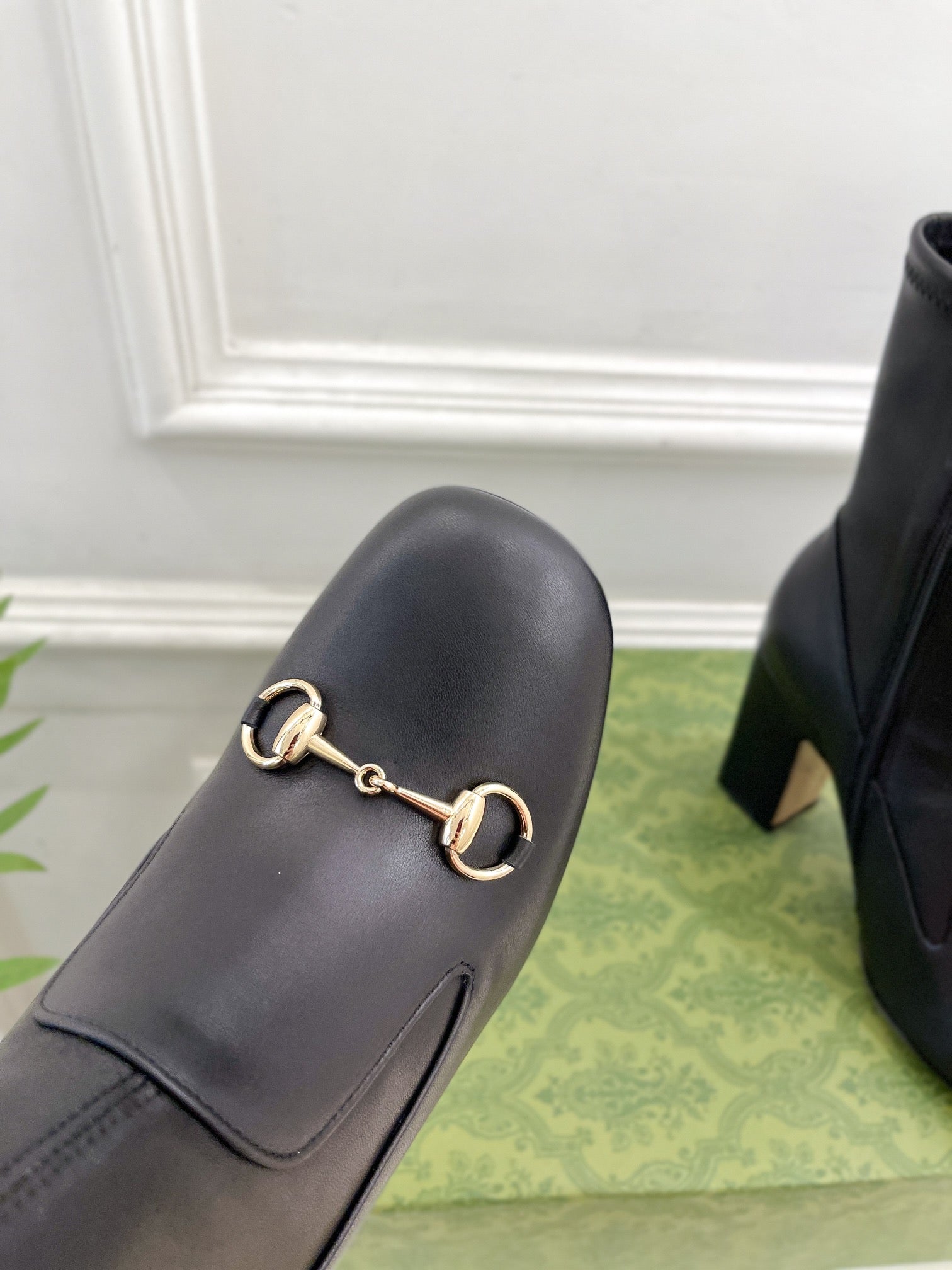 GUCCI HORSEBIT ANKLE BOOTS 9.5CM IN BLACK SHEEPSKIN