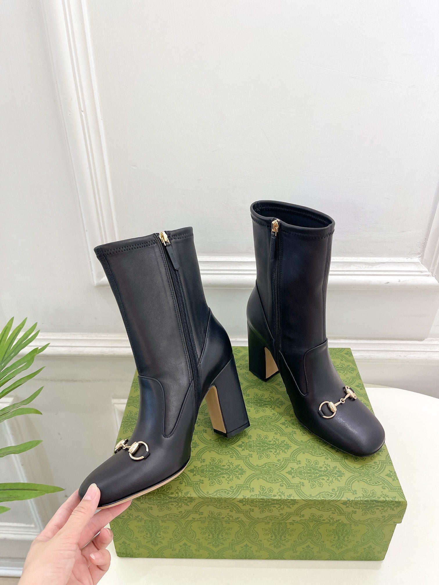 GUCCI HORSEBIT ANKLE BOOTS 9.5CM IN BLACK SHEEPSKIN