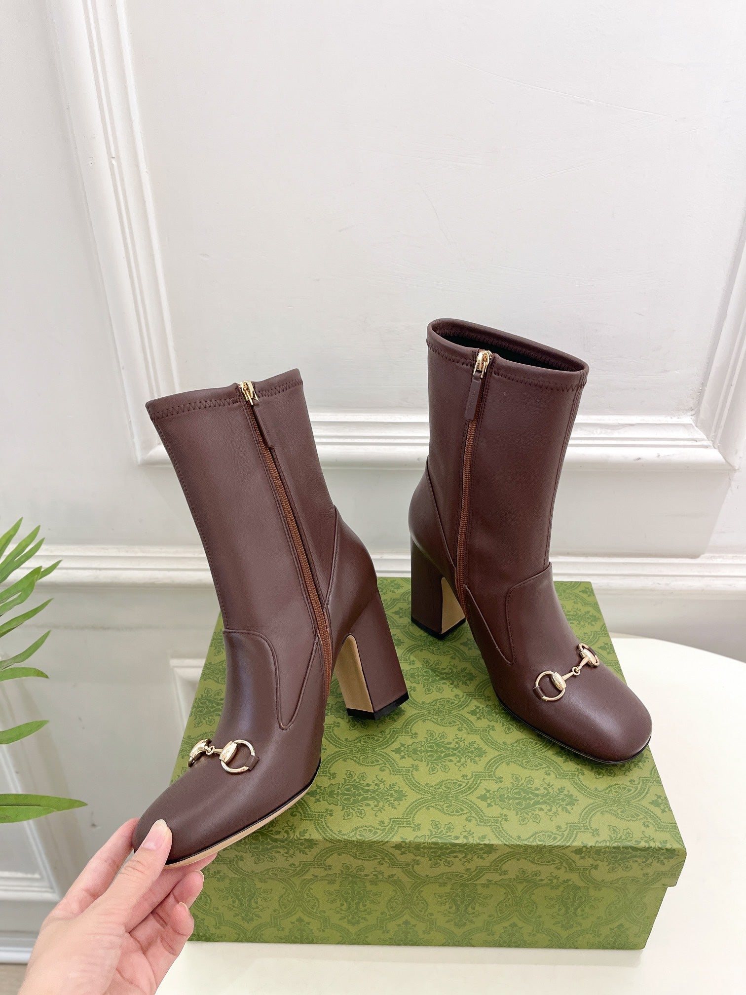 GUCCI HORSEBIT ANKLE BOOTS 9.5CM IN WALNUT BROWN SHEEPSKIN