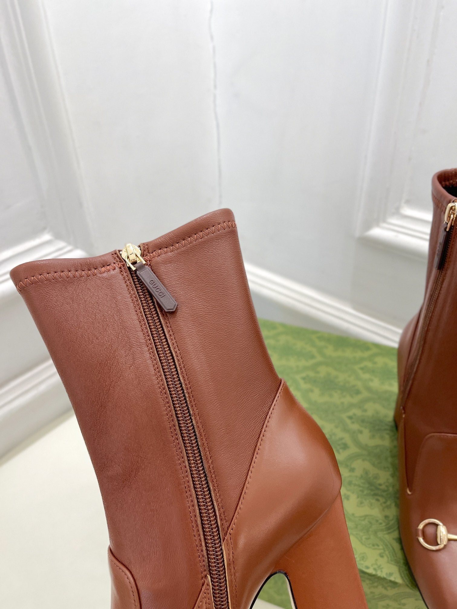 GUCCI HORSEBIT ANKLE BOOTS 9.5CM IN CINNAMON BROWN SHEEPSKIN