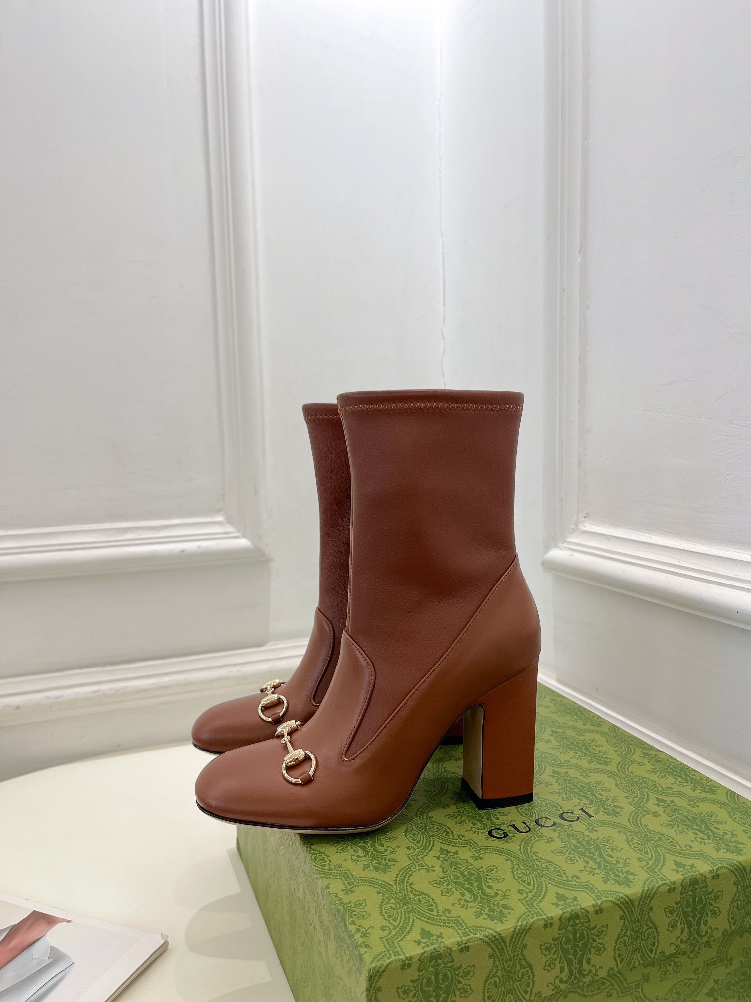 GUCCI HORSEBIT ANKLE BOOTS 9.5CM IN CINNAMON BROWN SHEEPSKIN