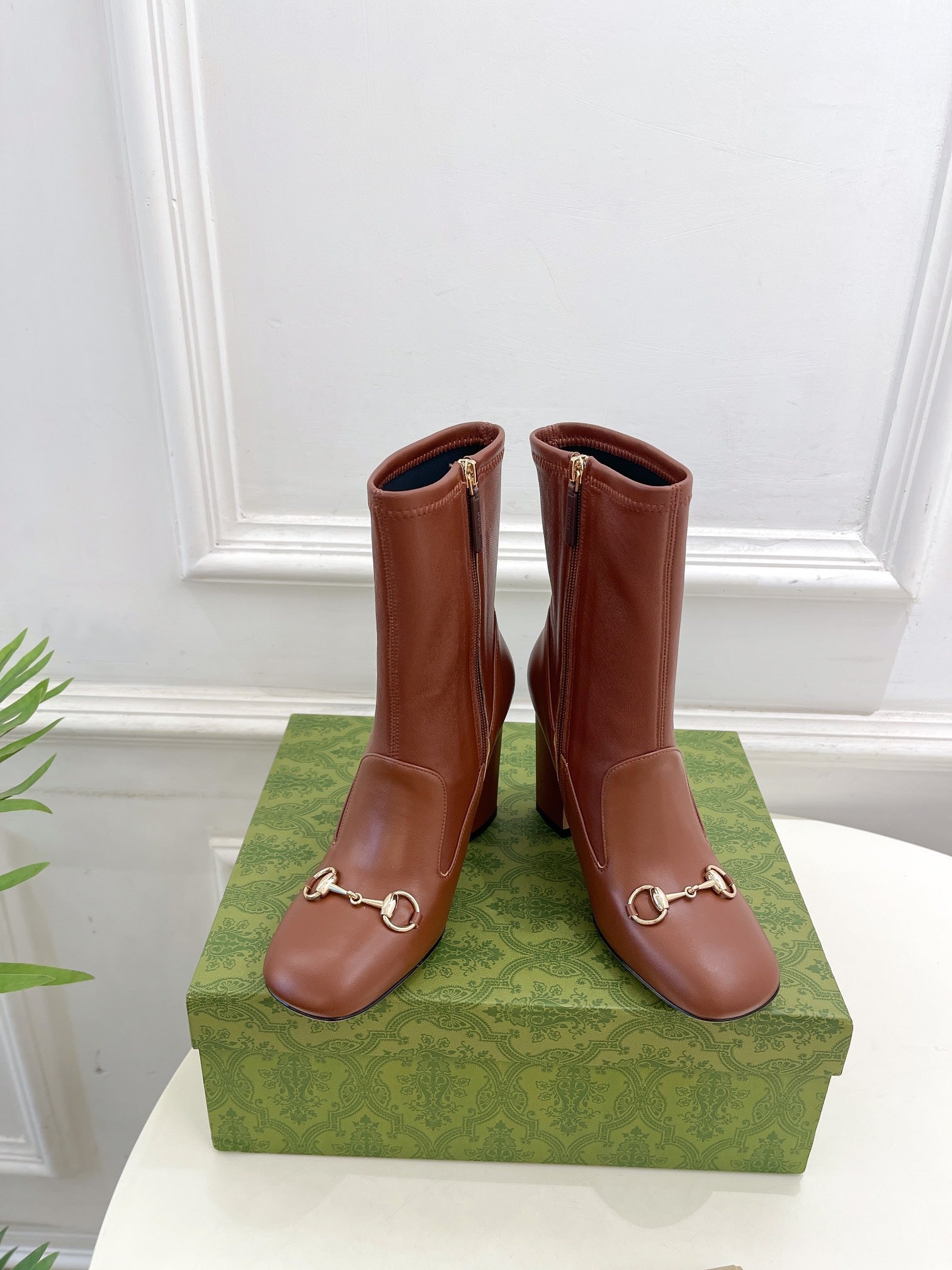 GUCCI HORSEBIT ANKLE BOOTS 9.5CM IN CINNAMON BROWN SHEEPSKIN