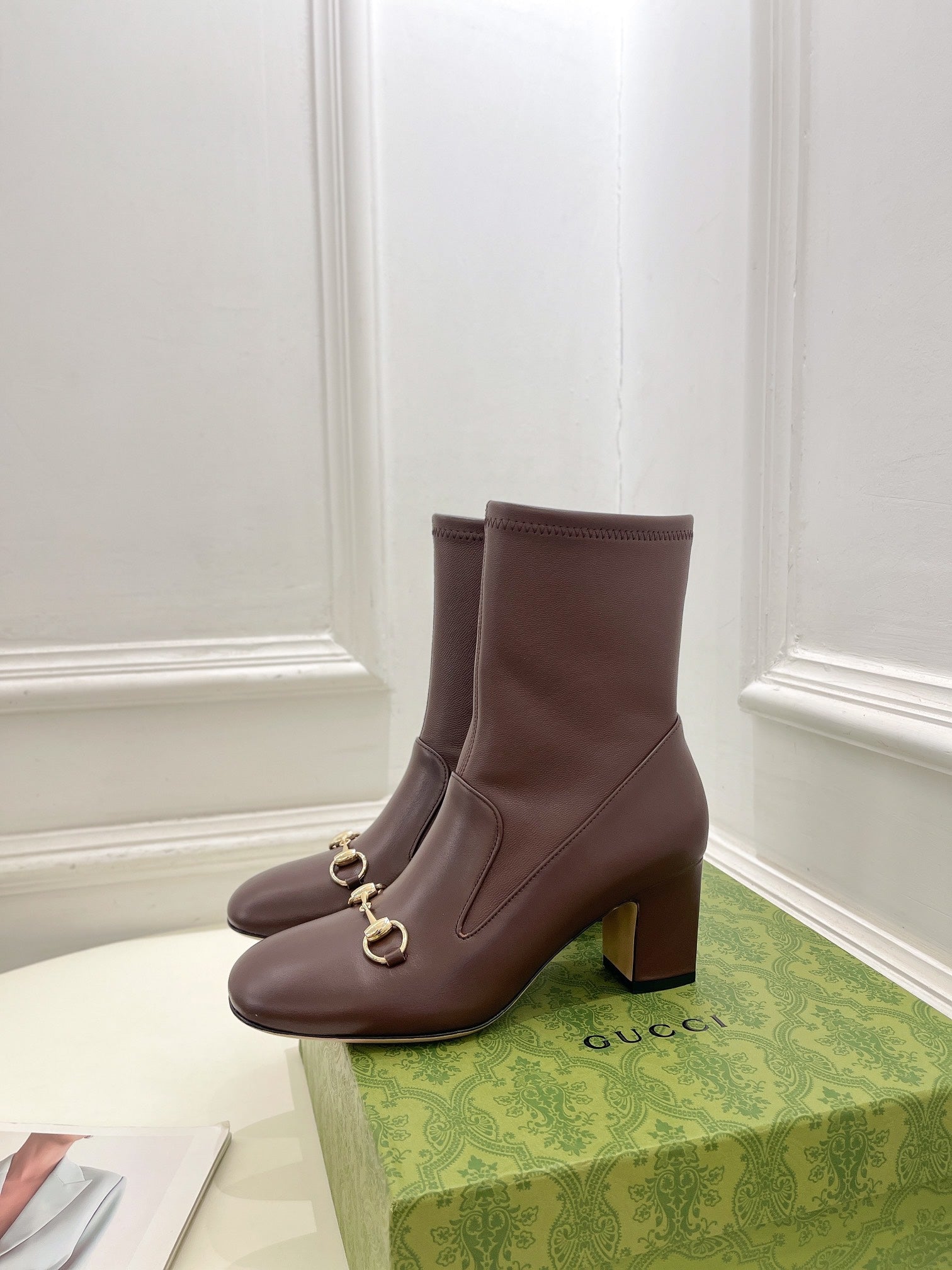 GUCCI HORSEBIT ANKLE BOOTS 6.5CM IN WALNUT BROWN SHEEPSKIN