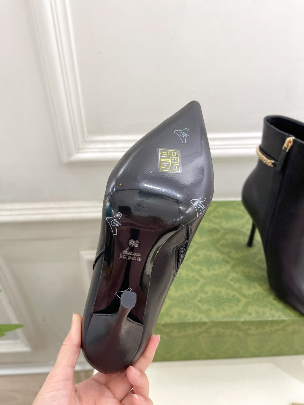 GUCCI SIGNORIA SHORT BOOTS 10.5CM IN BLACK CALFSKIN