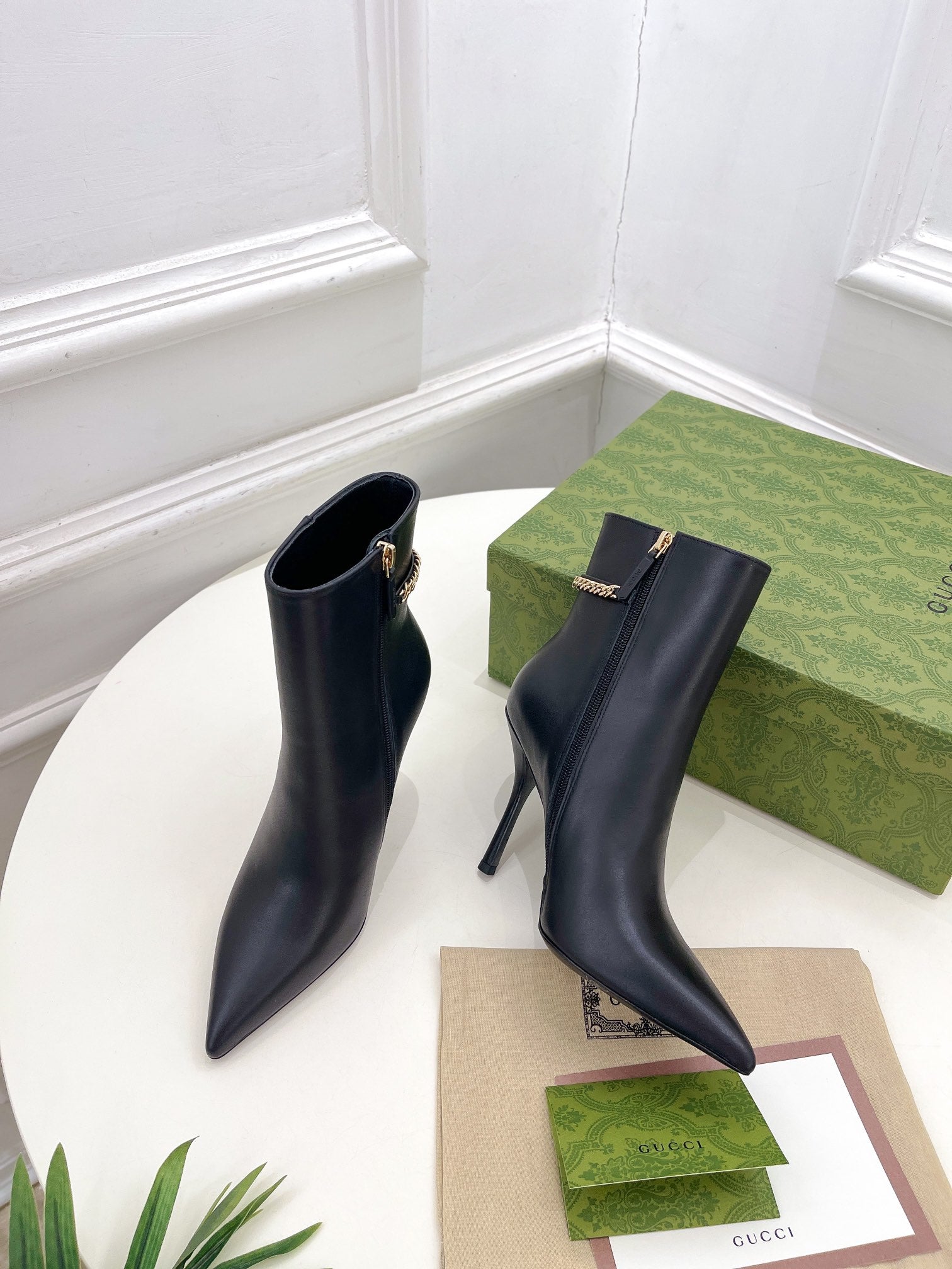 GUCCI SIGNORIA SHORT BOOTS 10.5CM IN BLACK CALFSKIN