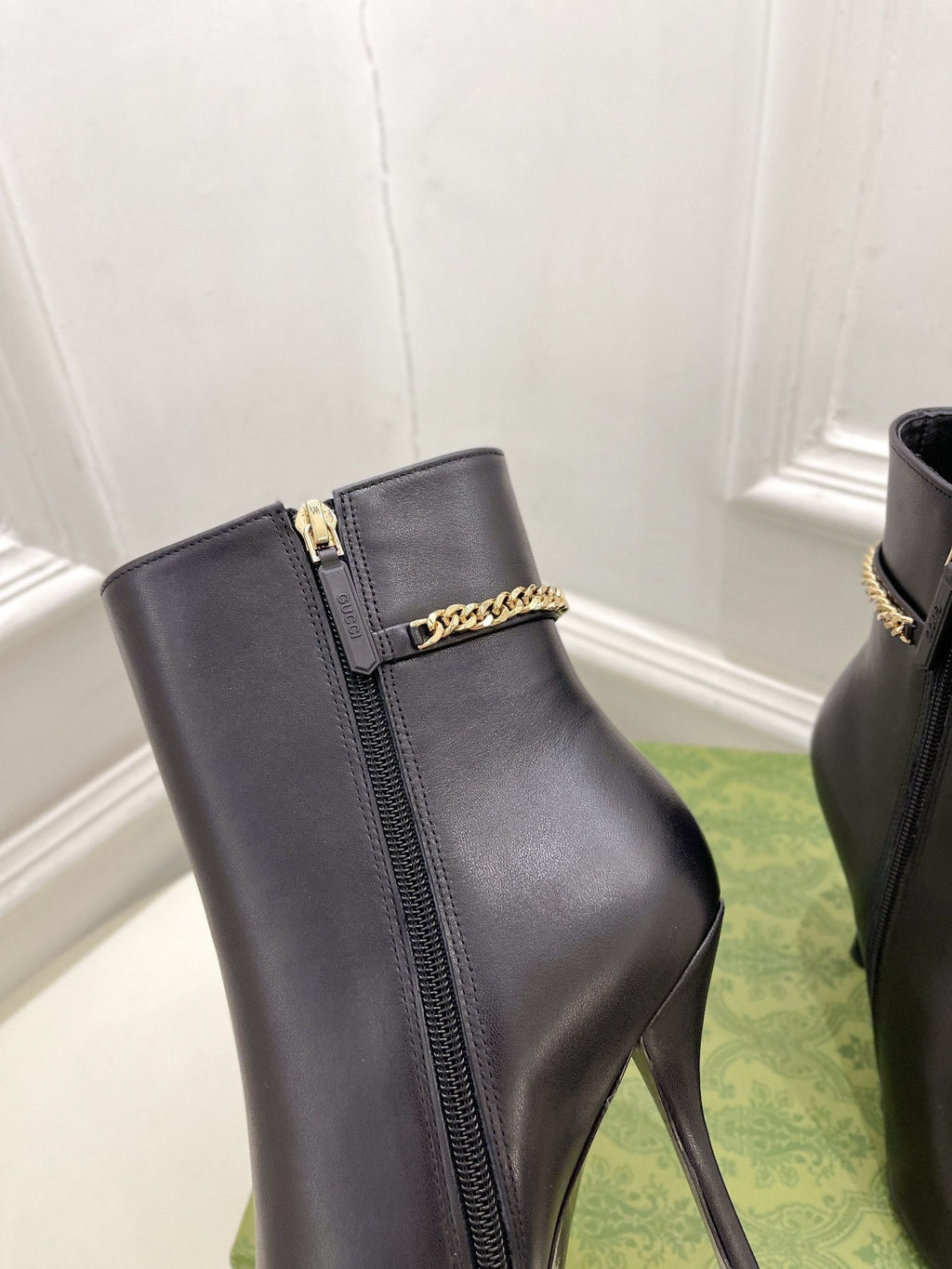 GUCCI SIGNORIA SHORT BOOTS 10.5CM IN BLACK CALFSKIN