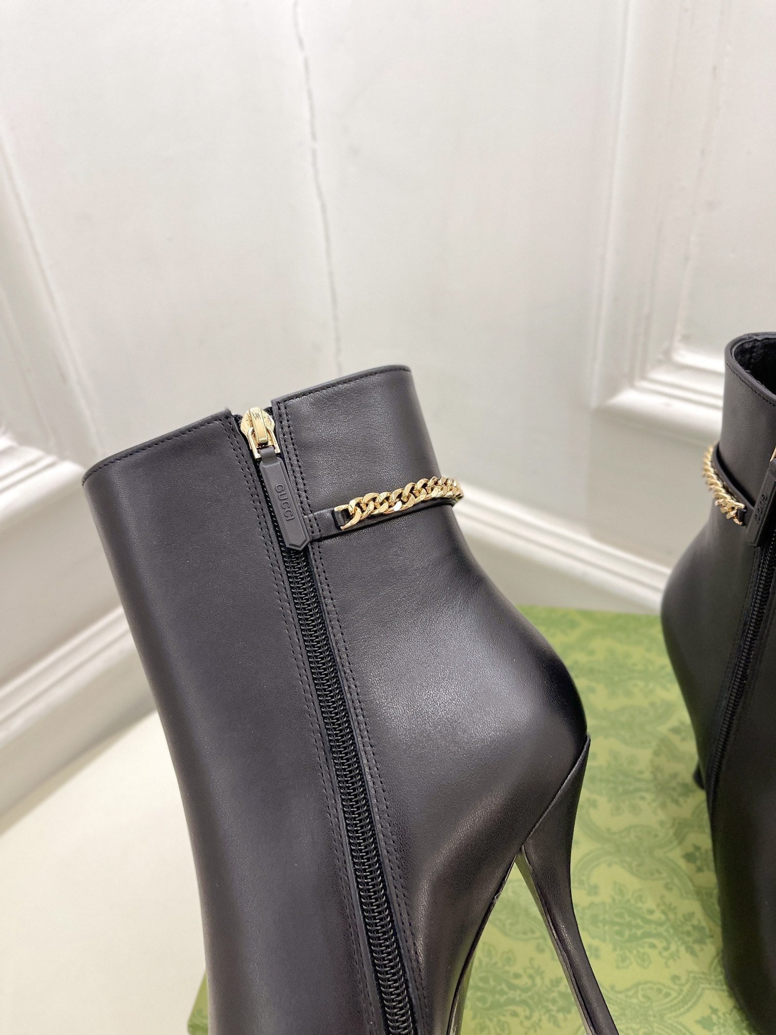 GUCCI SIGNORIA SHORT BOOTS 10.5CM IN BLACK CALFSKIN
