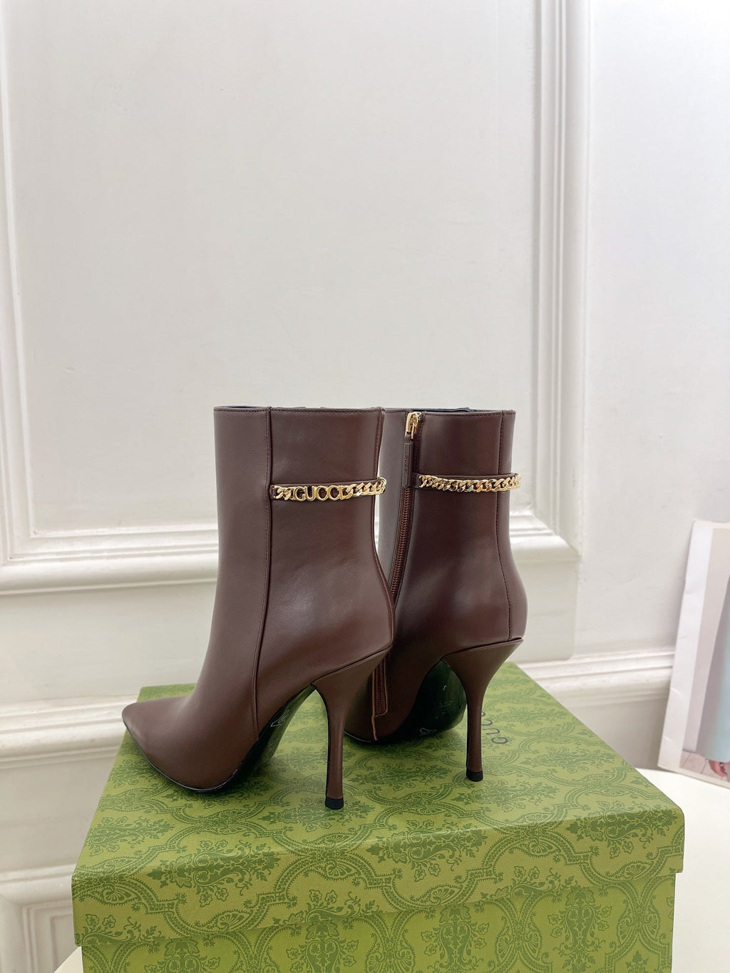GUCCI SIGNORIA SHORT BOOTS 10.5CM IN WALNUT BROWN CALFSKIN