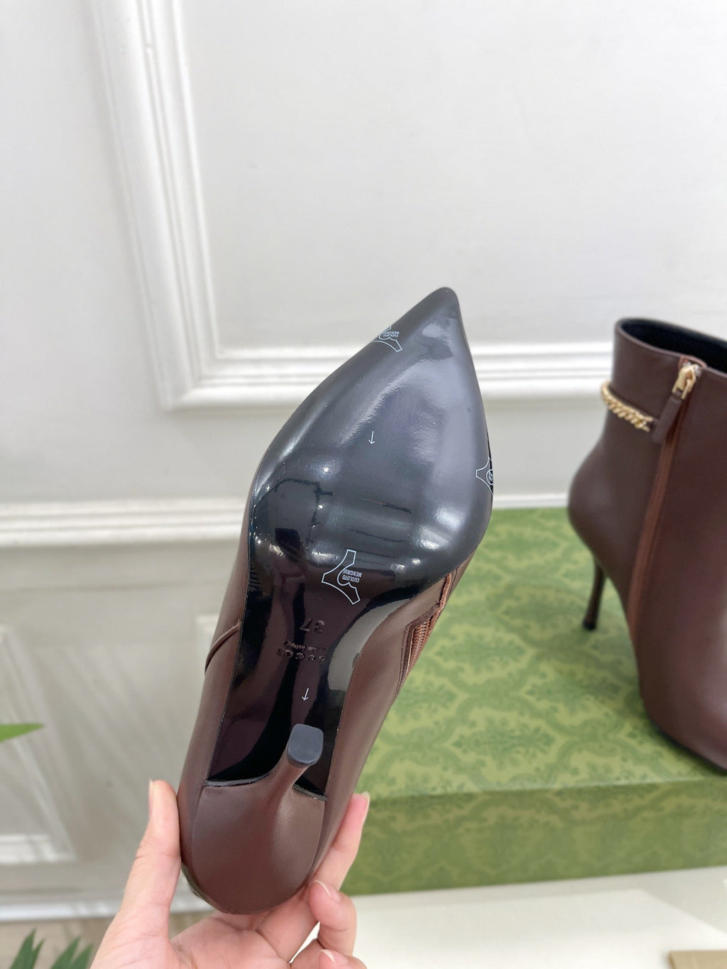 GUCCI SIGNORIA SHORT BOOTS 10.5CM IN WALNUT BROWN CALFSKIN