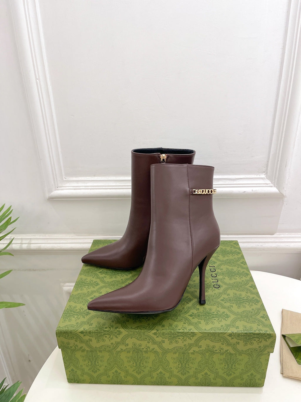 GUCCI SIGNORIA SHORT BOOTS 10.5CM IN WALNUT BROWN CALFSKIN