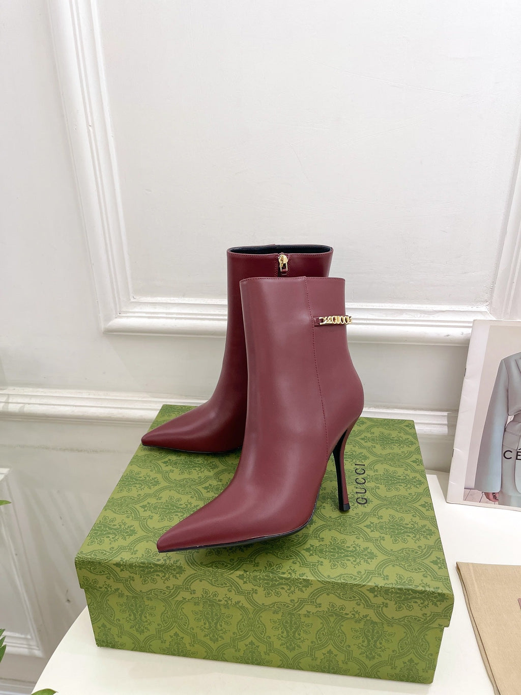 GUCCI SIGNORIA SHORT BOOTS 10.5CM IN BURGUNDY RED CALFSKIN