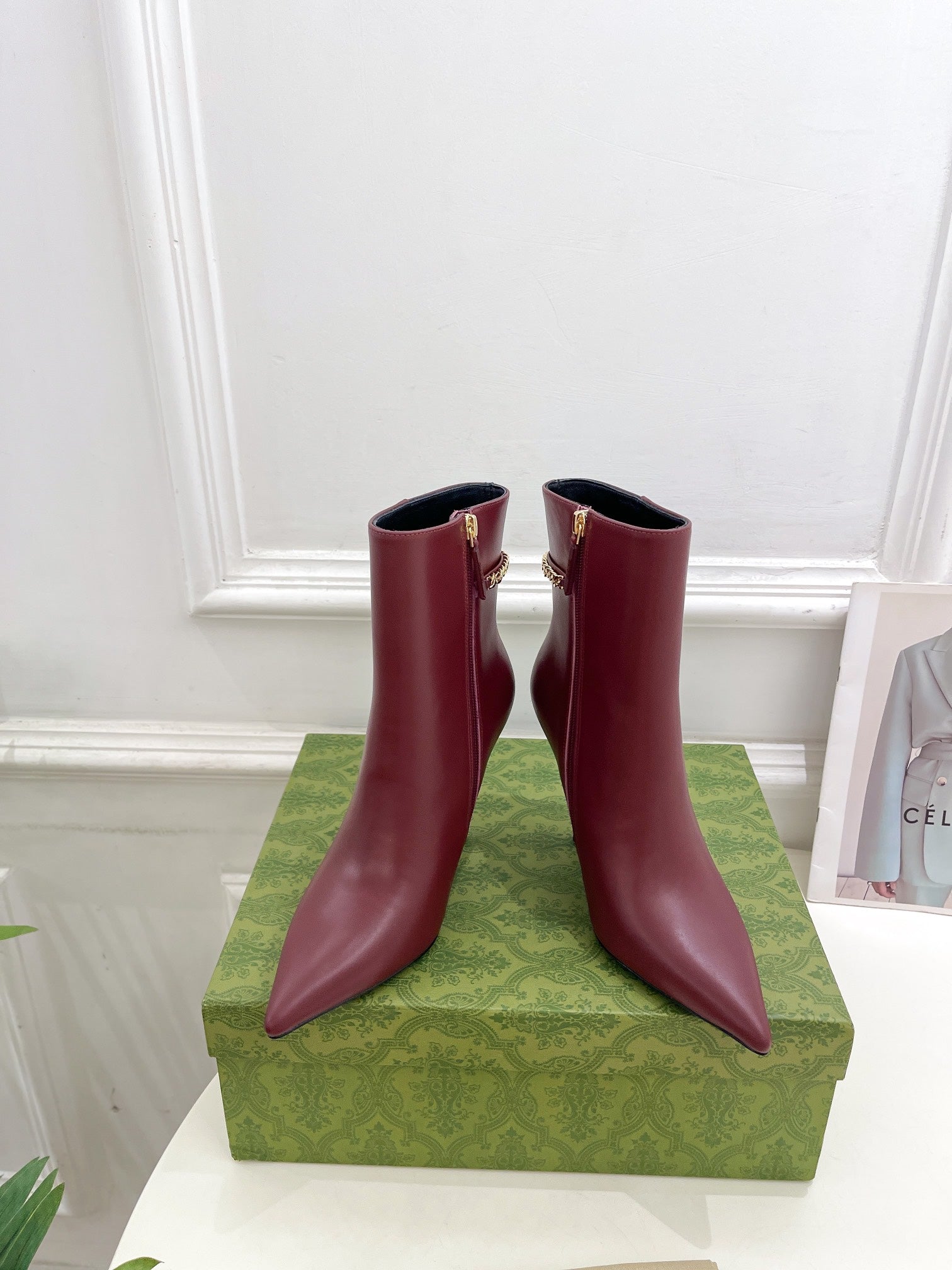 GUCCI SIGNORIA SHORT BOOTS 10.5CM IN BURGUNDY RED CALFSKIN