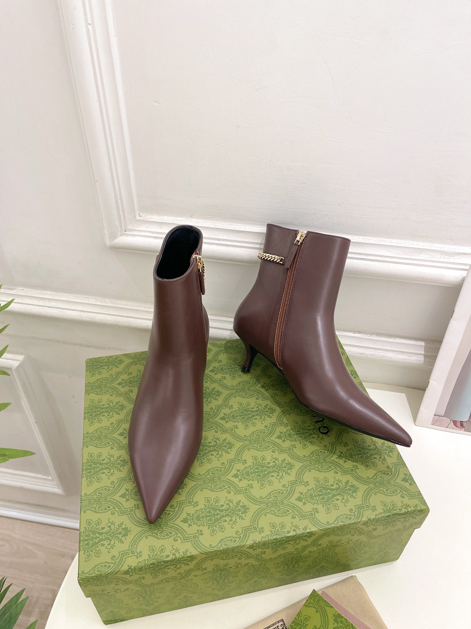 GUCCI SIGNORIA SHORT BOOTS 4.5CM IN WALNUT BROWN CALFSKIN