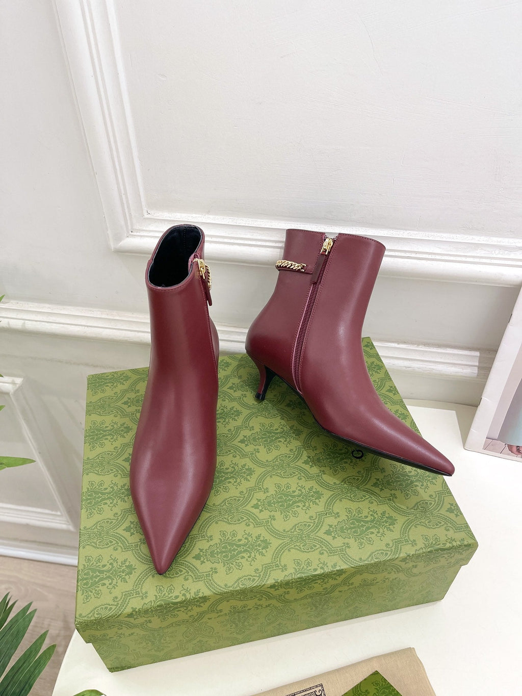 GUCCI SIGNORIA SHORT BOOTS 4.5CM IN BURGUNDY RED CALFSKIN
