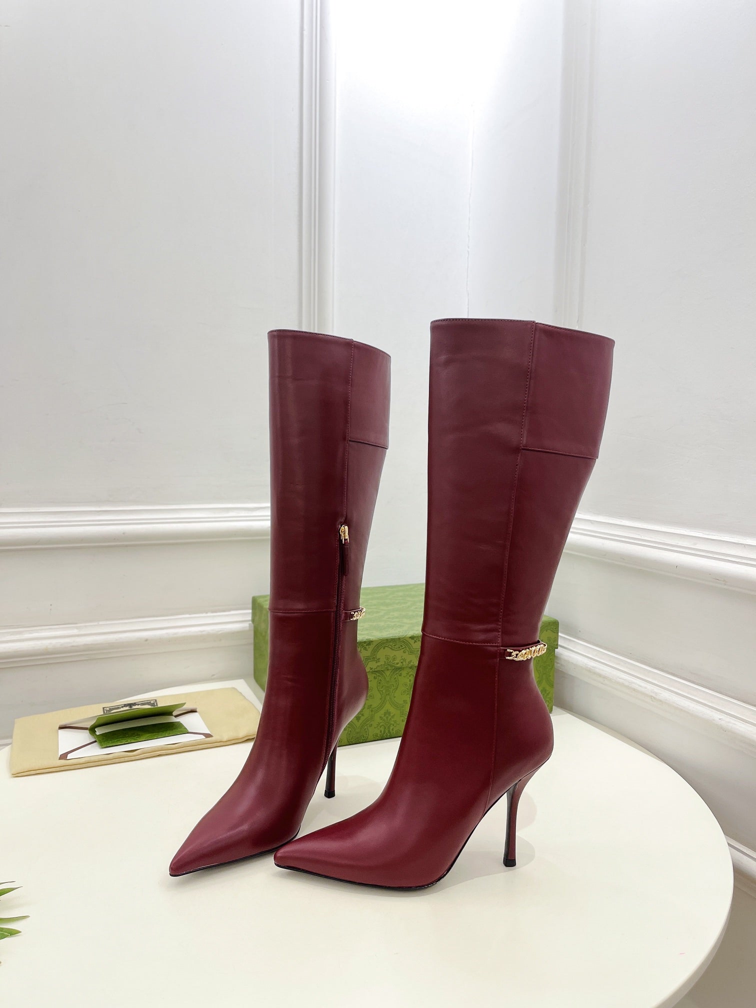 GUCCI SIGNORIA KNEE BOOTS 10.5CM IN BURGUNDY RED CALFSKIN