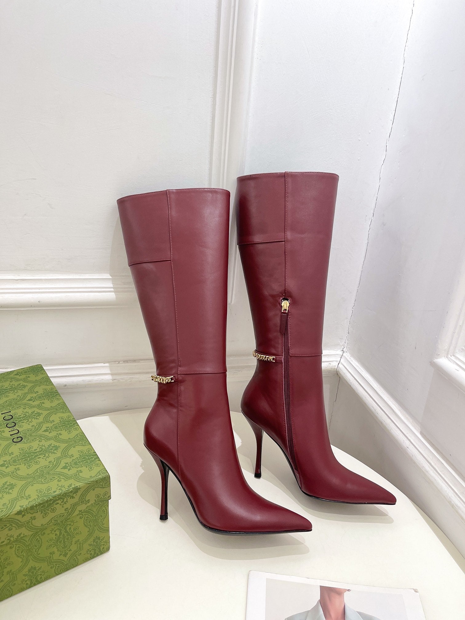 GUCCI SIGNORIA KNEE BOOTS 10.5CM IN BURGUNDY RED CALFSKIN