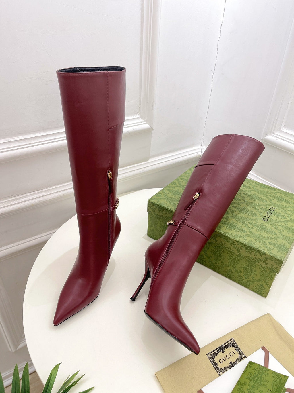 GUCCI SIGNORIA KNEE BOOTS 10.5CM IN BURGUNDY RED CALFSKIN
