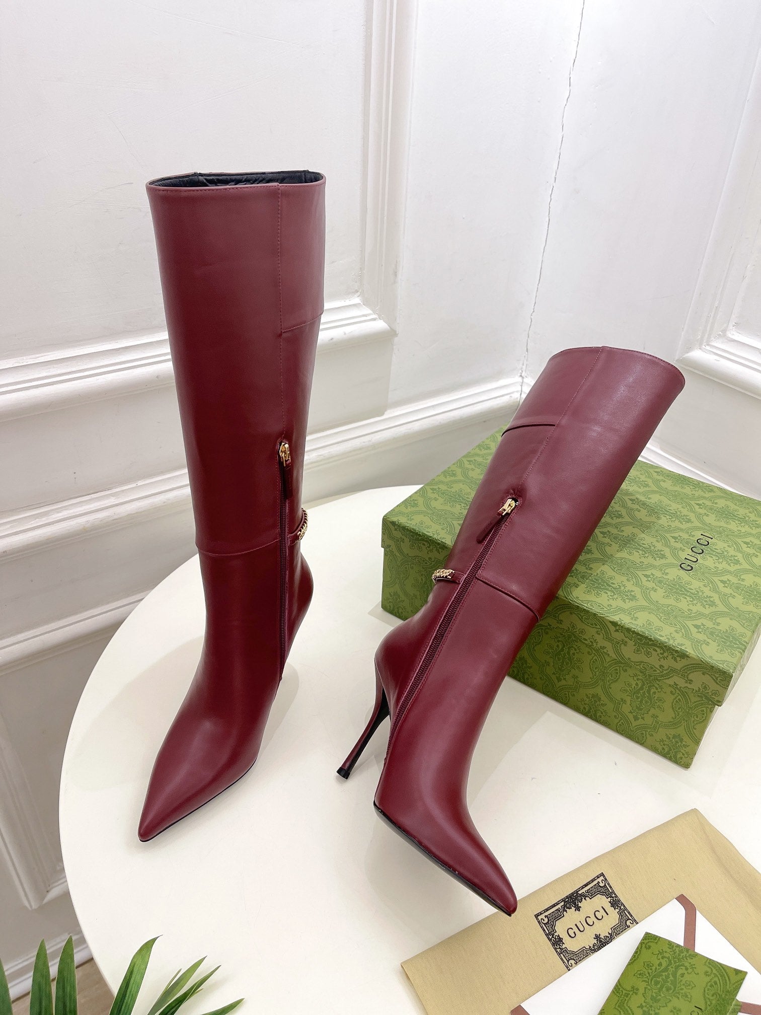 GUCCI SIGNORIA KNEE BOOTS 10.5CM IN BURGUNDY RED CALFSKIN