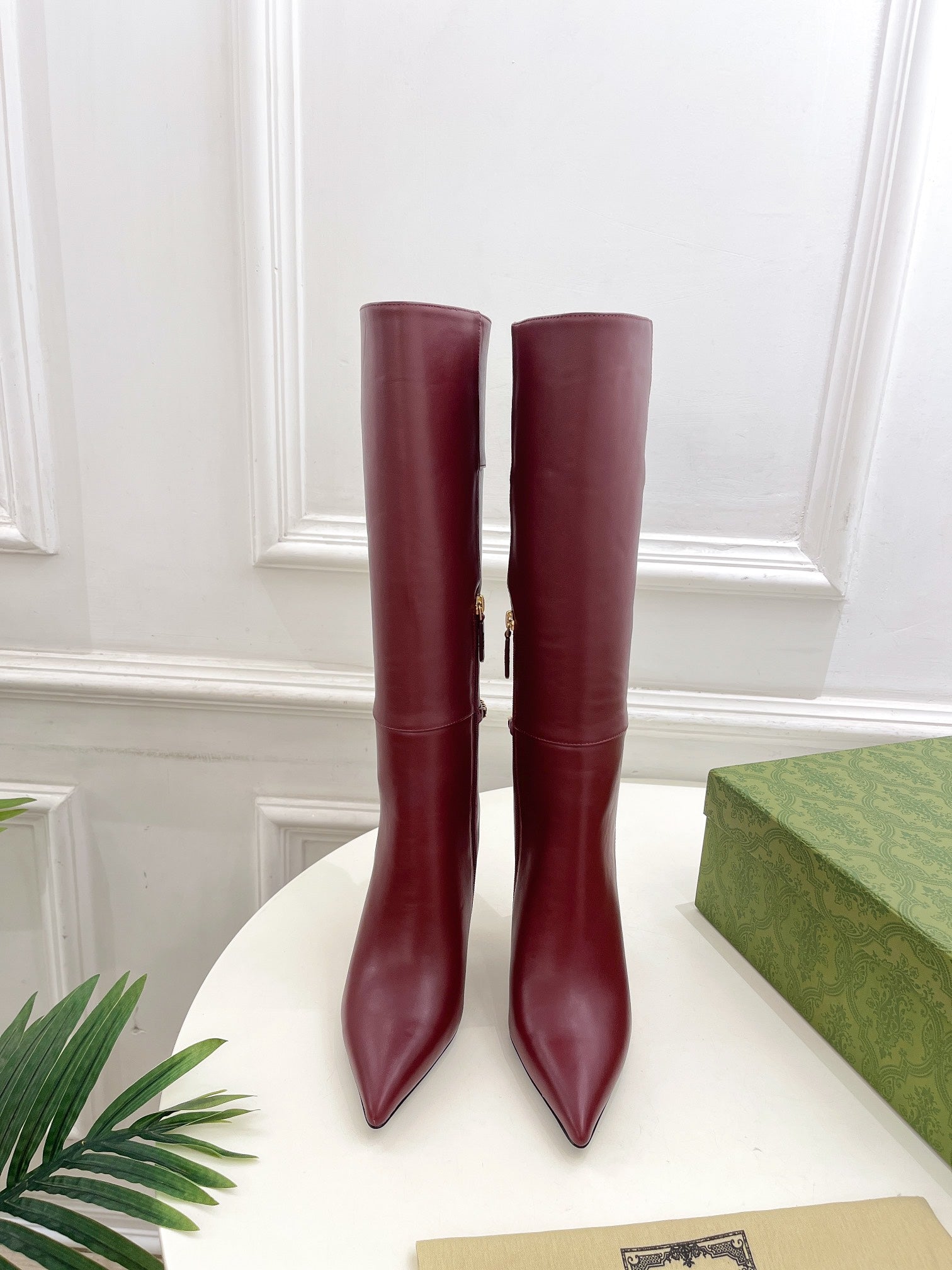 GUCCI SIGNORIA KNEE BOOTS 10.5CM IN BURGUNDY RED CALFSKIN