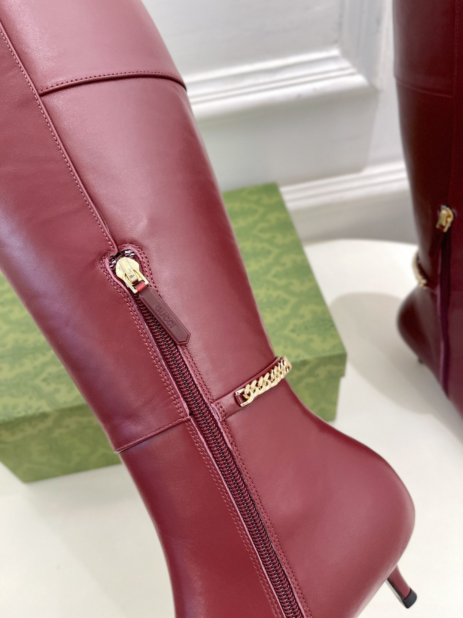 GUCCI SIGNORIA KNEE BOOTS 4.5CM IN BURGUNDY RED CALFSKIN