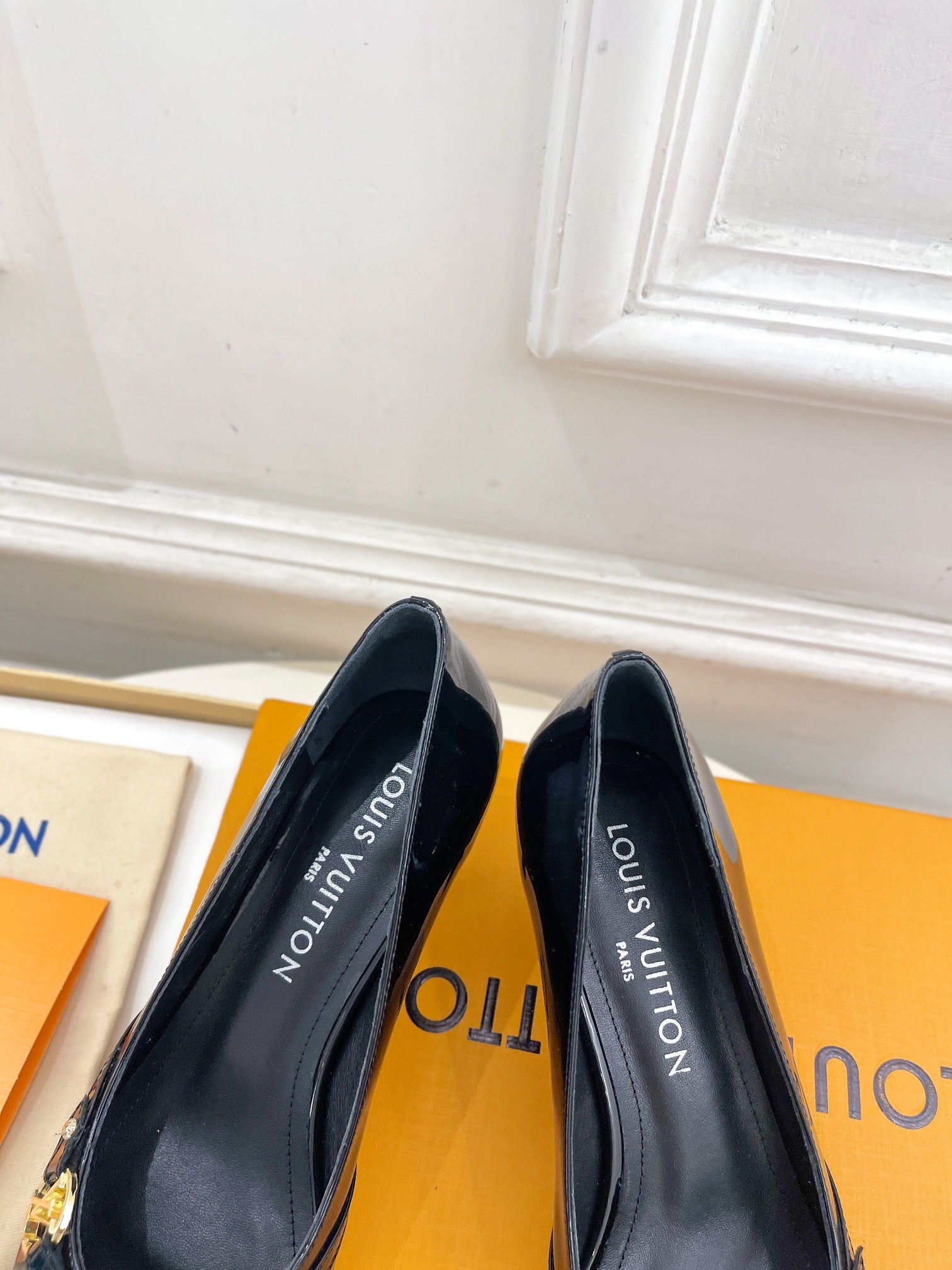 LOUIS VUITTON 6AM HIGH PUMP 5 CM IN BLACK PATENT CALFSKIN