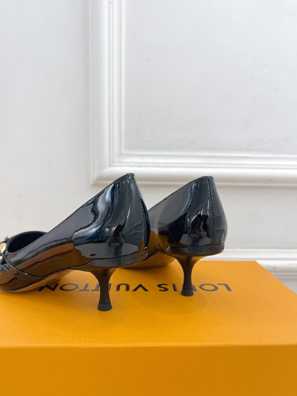 LOUIS VUITTON 6AM HIGH PUMP 5 CM IN BLACK PATENT CALFSKIN