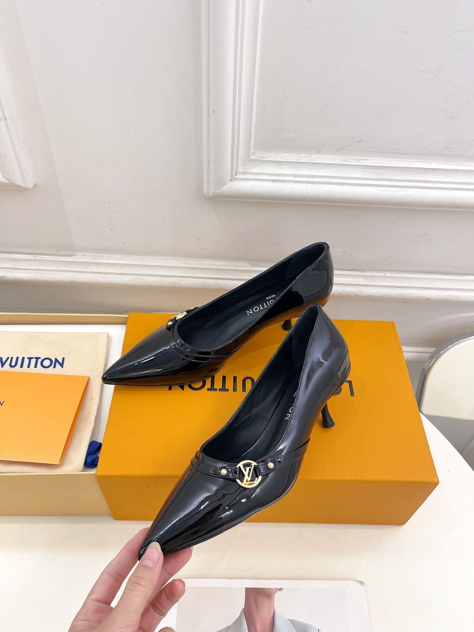LOUIS VUITTON 6AM HIGH PUMP 5 CM IN BLACK PATENT CALFSKIN