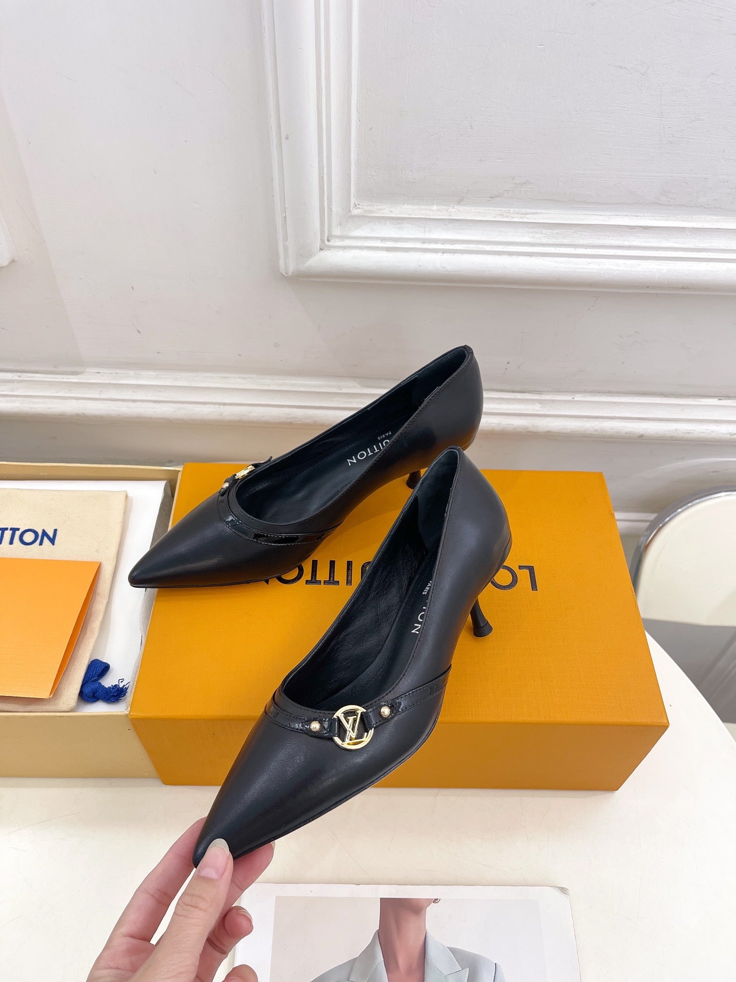 LOUIS VUITTON 6AM HIGH PUMP 5 CM IN BLACK CALFSKIN