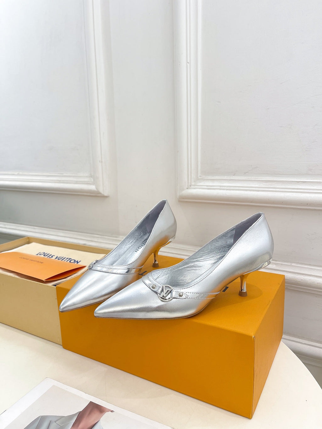 LOUIS VUITTON 6AM HIGH PUMP 5 CM IN SILVER CALFSKIN