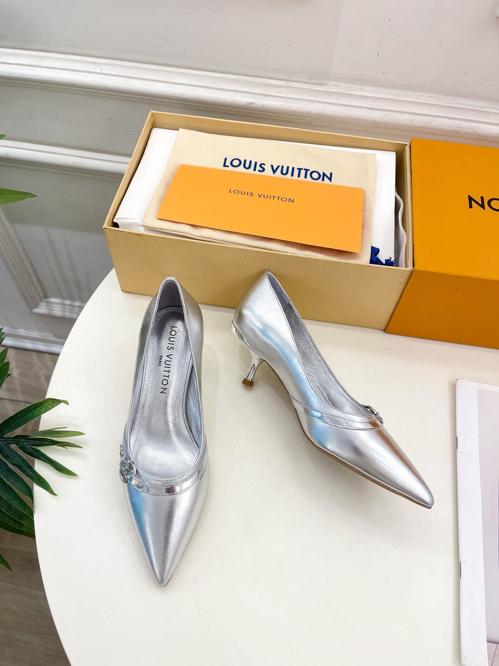 LOUIS VUITTON 6AM HIGH PUMP 5 CM IN SILVER CALFSKIN