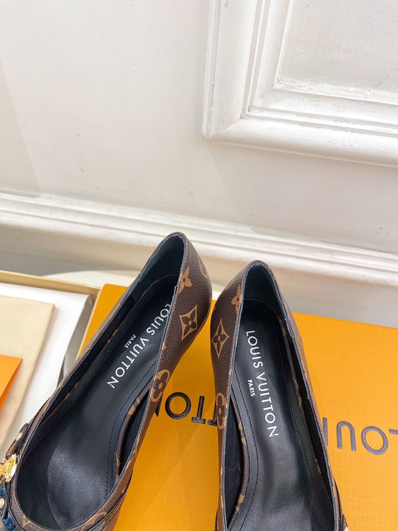 LOUIS VUITTON 6AM HIGH PUMP 5 CM IN CHOCOLATE BROWN MONOGRAM CALFSKIN